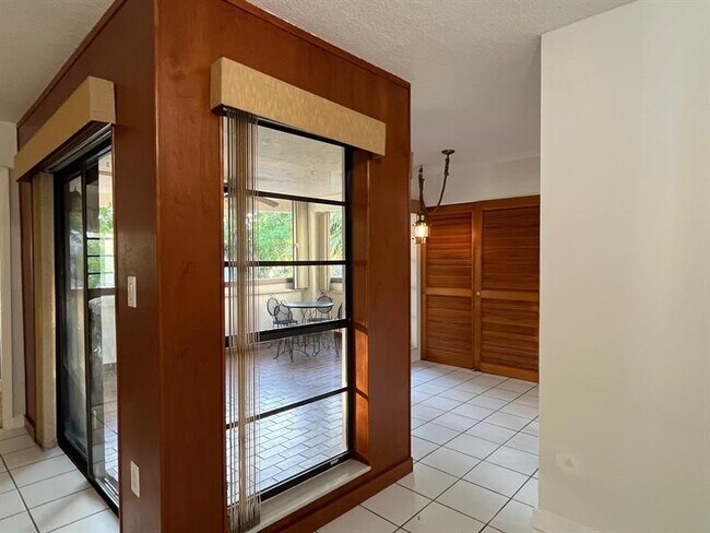 Building Photo - 9030 SW 125th Ave