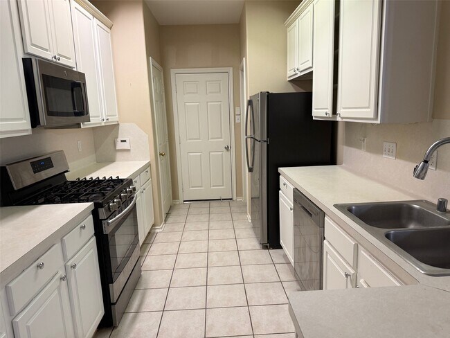 Building Photo - 43 Blue Creek Pl