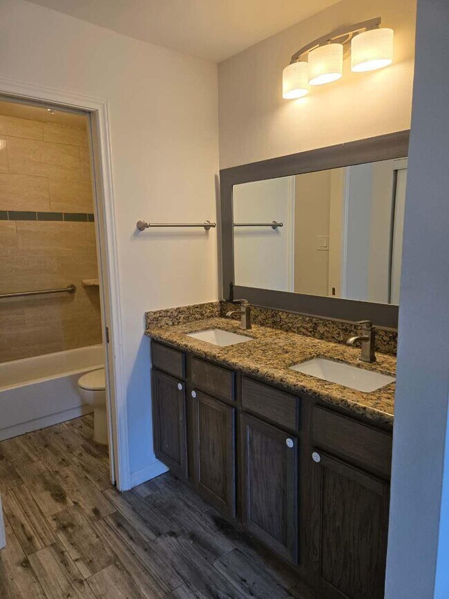 Building Photo - 10555 Turtlewood Ct