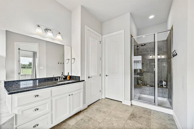 Building Photo - 109 Hedgerow Ln
