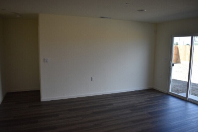 Building Photo - 641 Marshall Ln