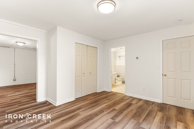 Building Photo - Spacious West Asheville Home with Dual Kit...