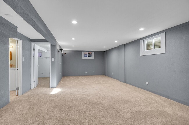 Building Photo - $2,795.00 - $300 OFF First Months' Rent - 5 Bedrooms, 2 Bathrooms, Single Family Home in Broomfie...