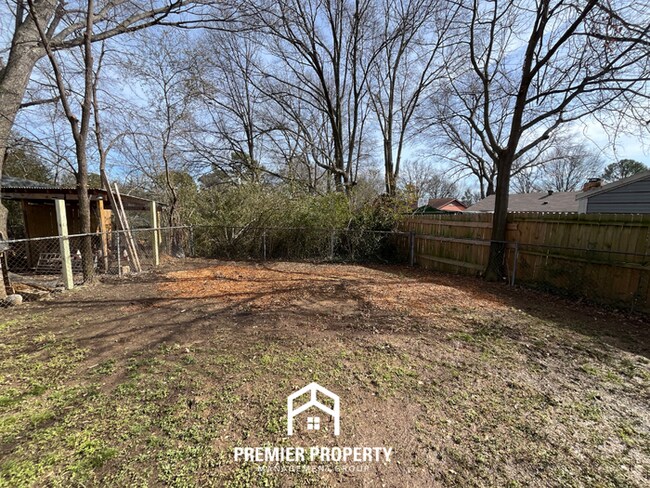 Building Photo - Spacious 3BR/1.5BA in Memphis - Open Kitchen, Dining Room & Private Backyard