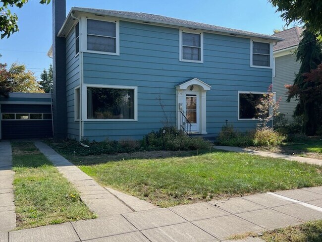 Primary Photo - Located in the Historic District! 3+ beds,...