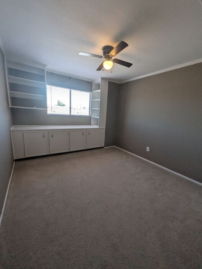 Building Photo - 976 Sunmeadow Dr
