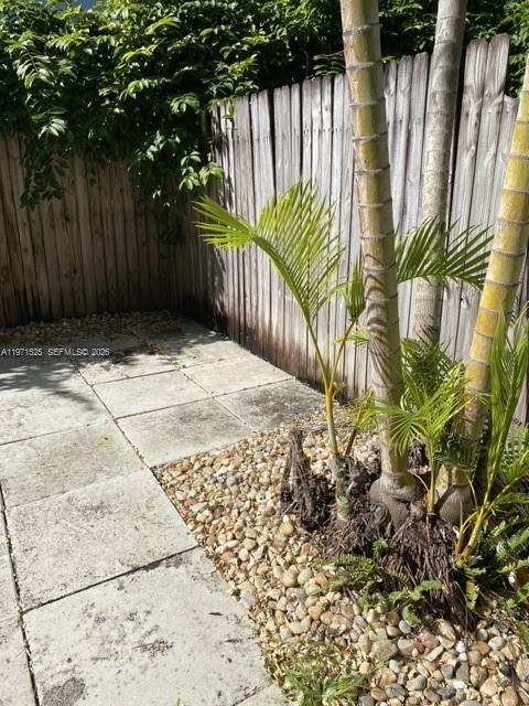 Building Photo - 2539 S Bayshore Dr