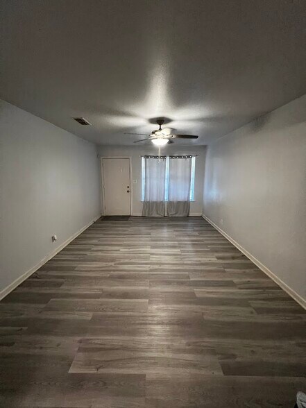 Building Photo - 205 Emerald Ln