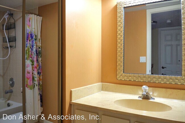 Building Photo - 2 br, 2.5 bath House - 5262 Coral Court Un...