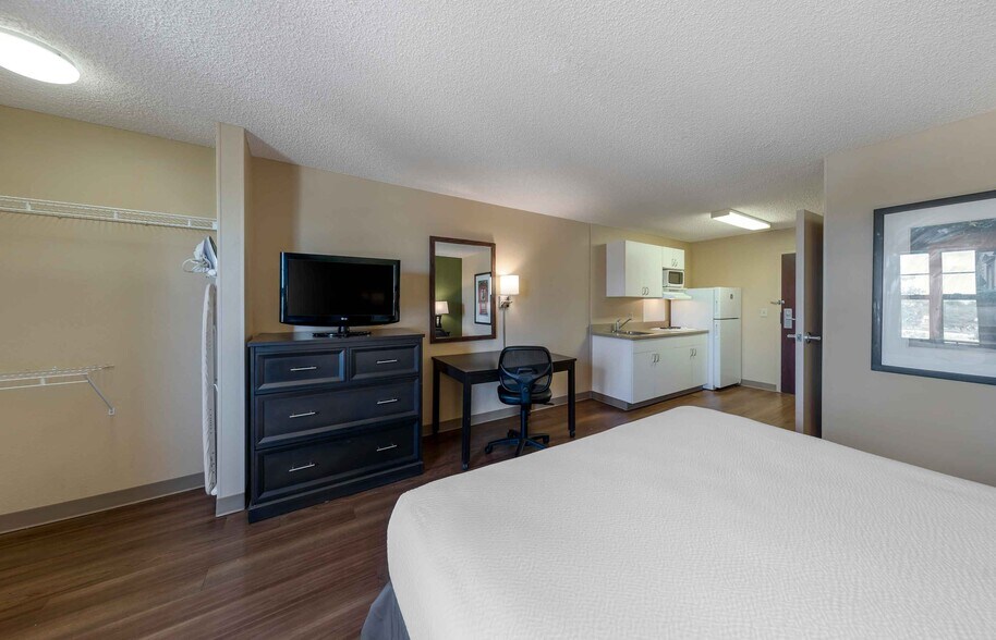Building Photo - Furnished Studio-Orange County - Katella Ave.