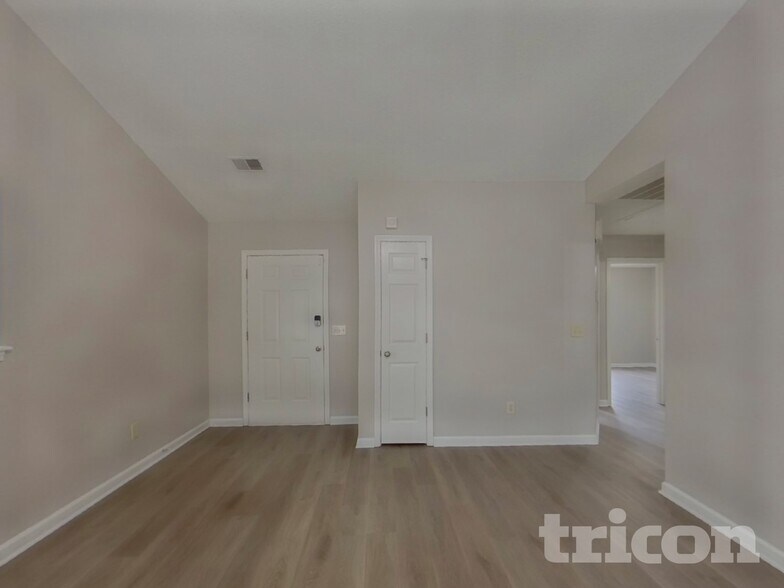 Building Photo - 121 Green Rose Rd