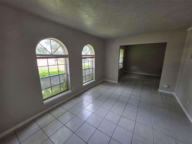 Building Photo - 9723 Huntington Way Dr