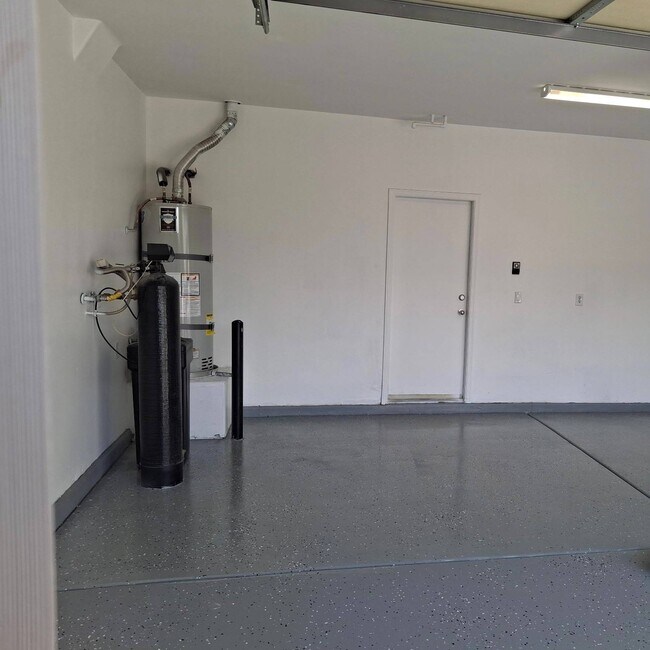 Building Photo - 2820 Dowitcher Ave