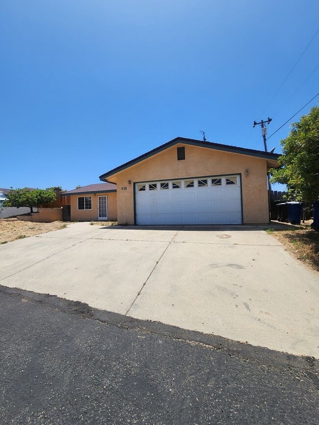 Primary Photo - Charming 3 Bedroom Nipomo Home