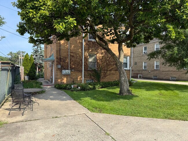 Building Photo - 1534 Clinton Pl