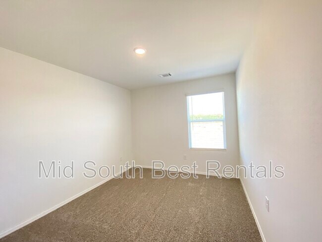 Building Photo - 36 Kelton Ln