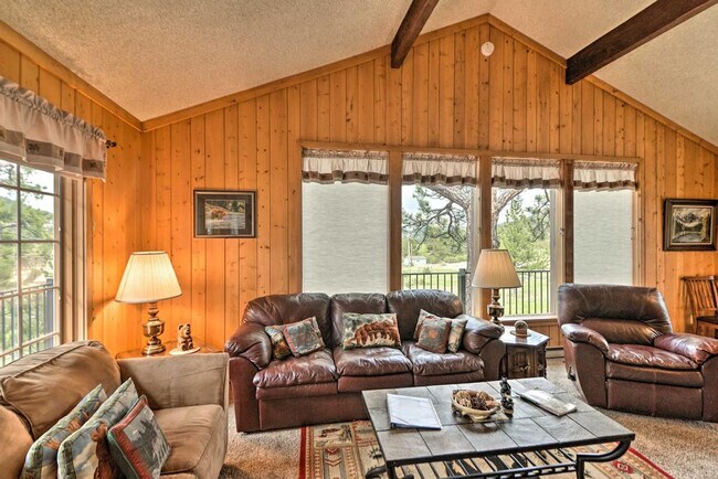 Building Photo - 2334 Carriage Dr