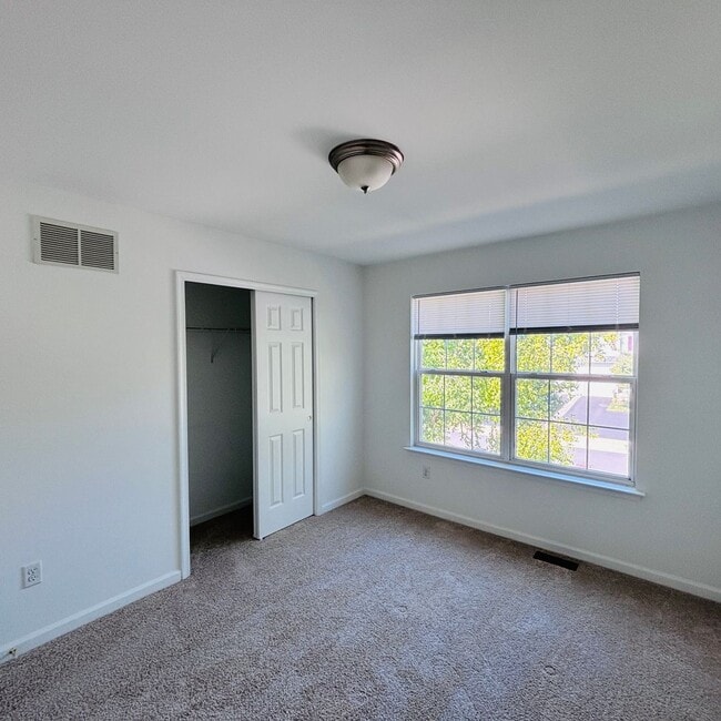 Building Photo - Located in the Highgates subdivision in Upper Macungie Township this 3 bedroom, 2.5 bath townhouse