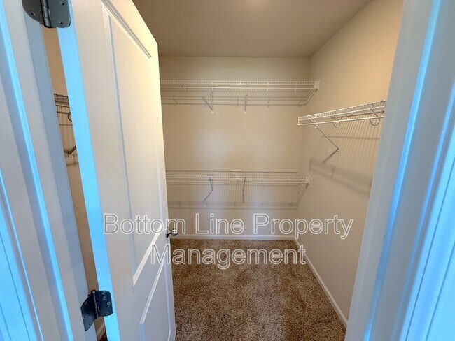 Building Photo - 1066 Plumcrest Dr