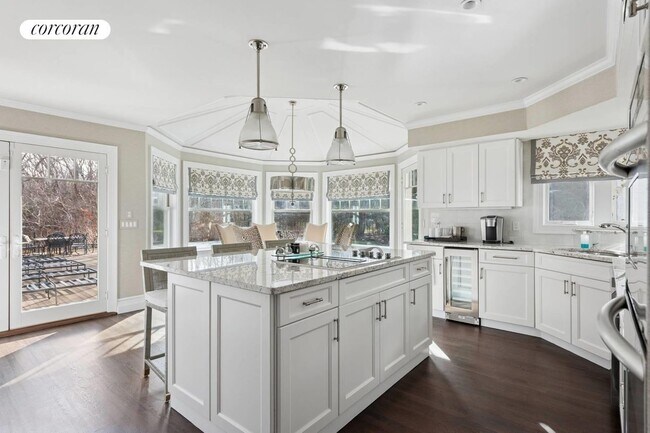 Building Photo - 3368 Noyack Rd