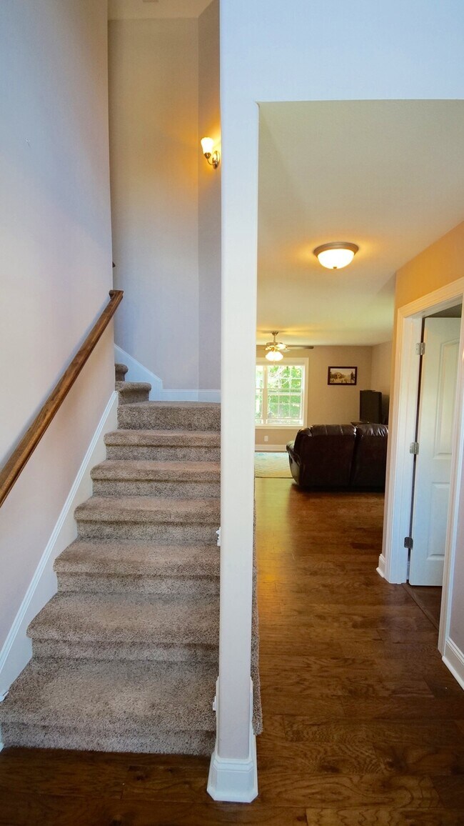 Building Photo - 2646 Alex Overlook Way