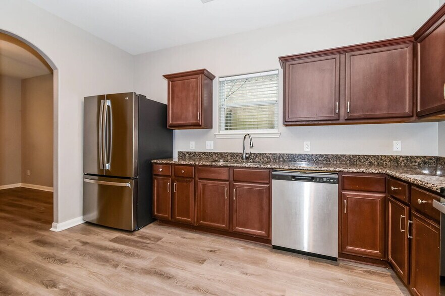 Building Photo - 1613 Mesquite Ln