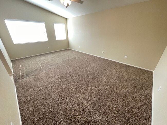 Building Photo - 3 Bedroom 2 1/2 Bathroom w/Den & Loft