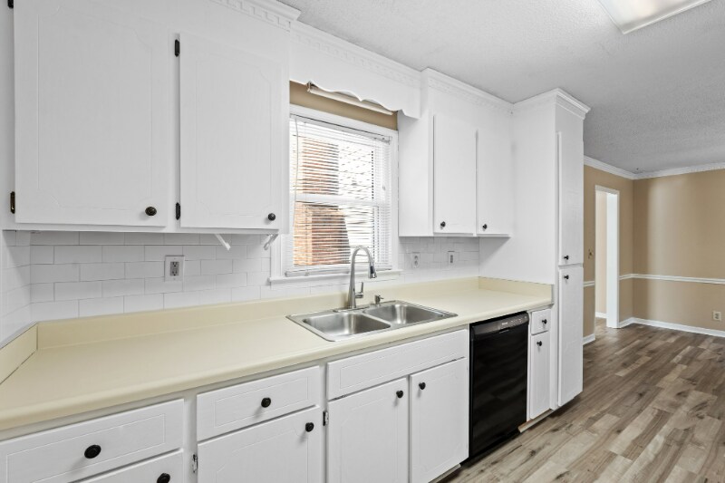 Building Photo - 111 Rose Ann Ct
