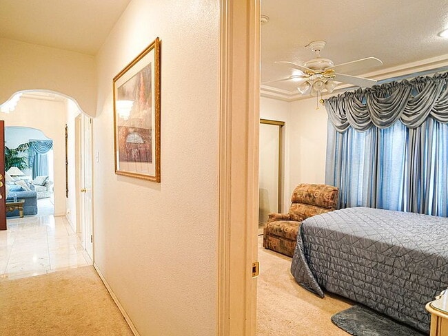 Building Photo - 3-Bedroom with 2 Baths and Spacious 2002 Sq Ft in Los Angeles!