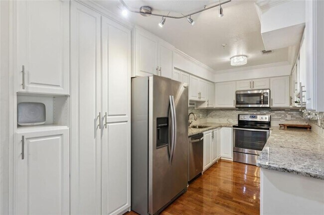 Building Photo - 27301 Plantation Dr NE