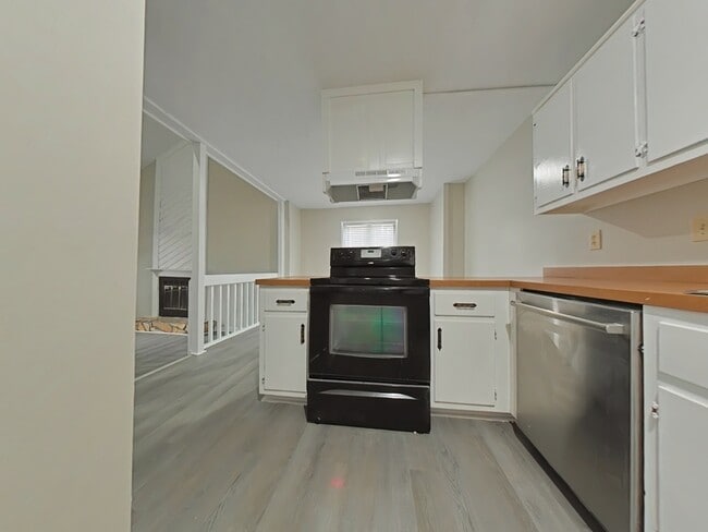 Building Photo - 857 Danish Dr