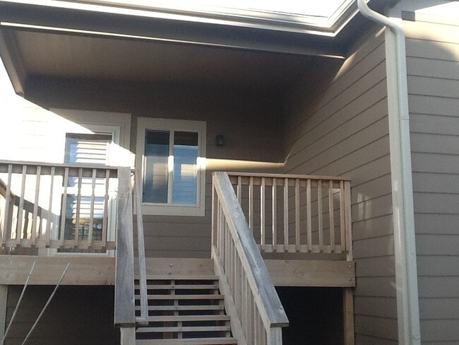 Building Photo - 3 BEDROOM, 2.5 BATHROOM SADDLE RIDGE TWINHOME