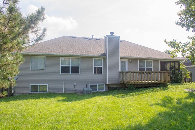 Building Photo - 4708 Manhasset Dr