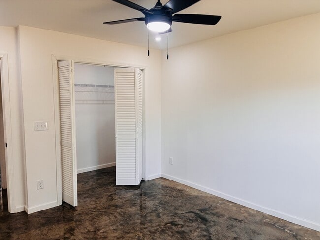 Building Photo - 411 Elm St