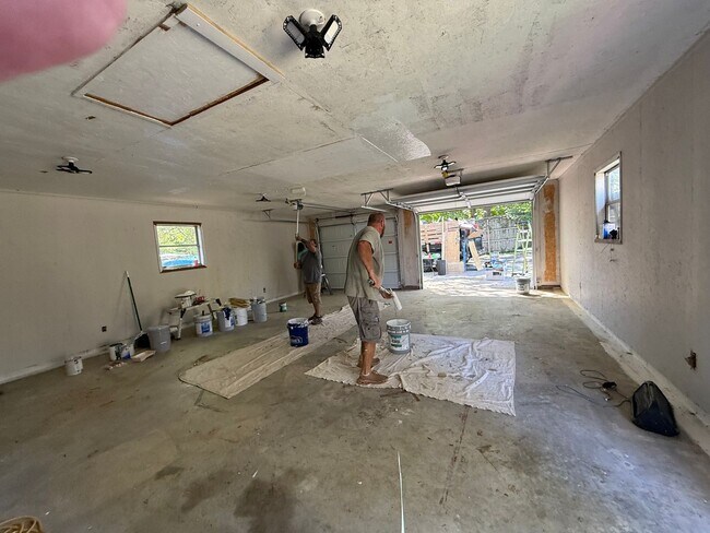 Building Photo - Beautiful 4 Bedroom 2 bathroom home for lease
