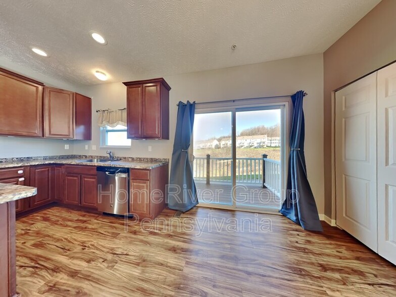 Building Photo - 1505 Canterbury Dr