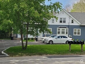 Building Photo - 37 Maplewood Rd