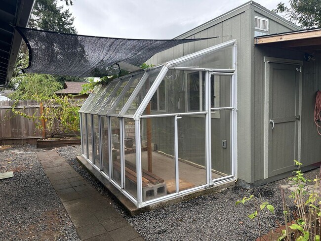 Building Photo - Beautiful 3 bedroom 2 bath house in Thurston!