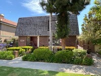 Building Photo - Spacious and Renovated Santa Monica Townho...