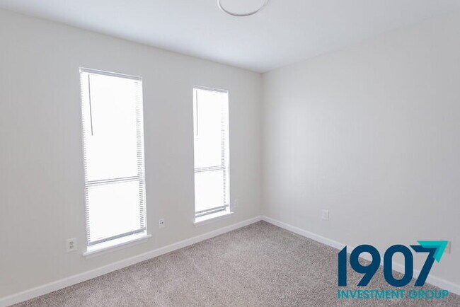 Building Photo - Stunning 3-Bedroom Home with Dramatic Vaulted Ceilings and Loft in OKC!