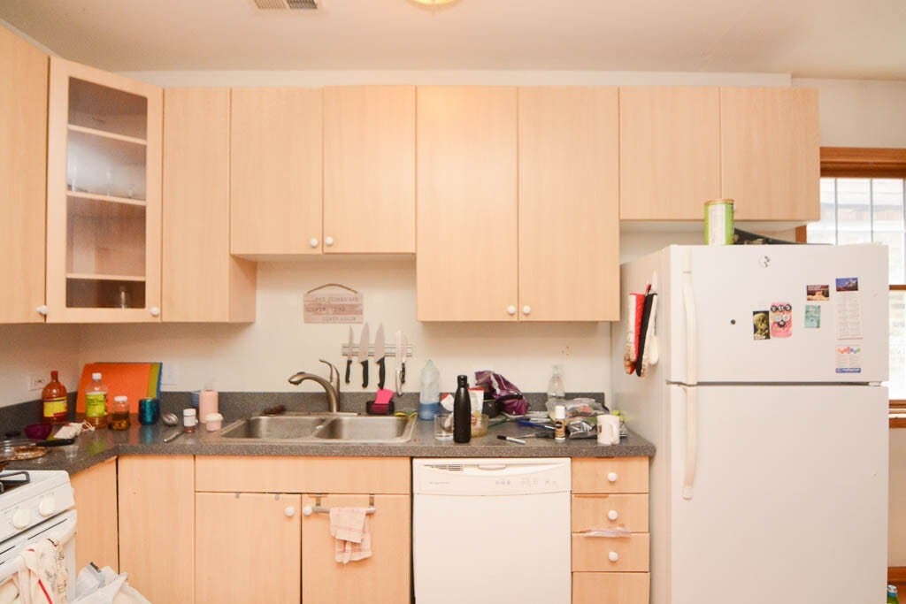 Building Photo - 819 N Wood St