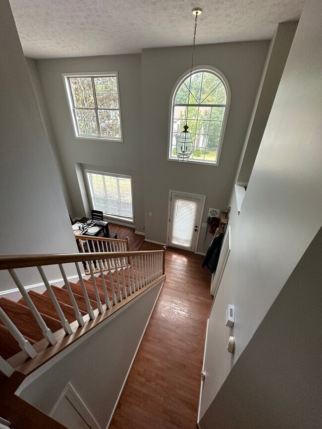 Building Photo - 680 Suwanee Lakes Cir