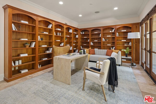 Building Photo - 587 Entrada Dr