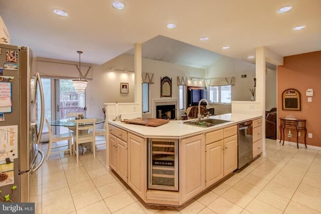Building Photo - 307 Sayre Dr