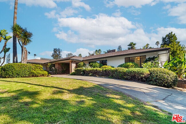 Building Photo - 5160 Los Feliz Blvd