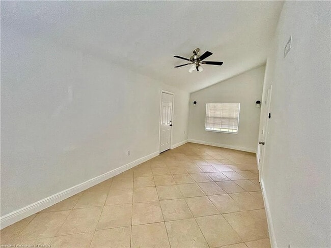 Building Photo - 1409 Palm Way