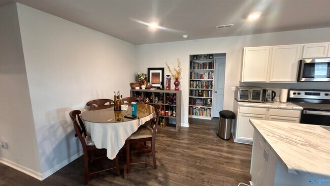 Building Photo - 174 Meadow Ridge Dr