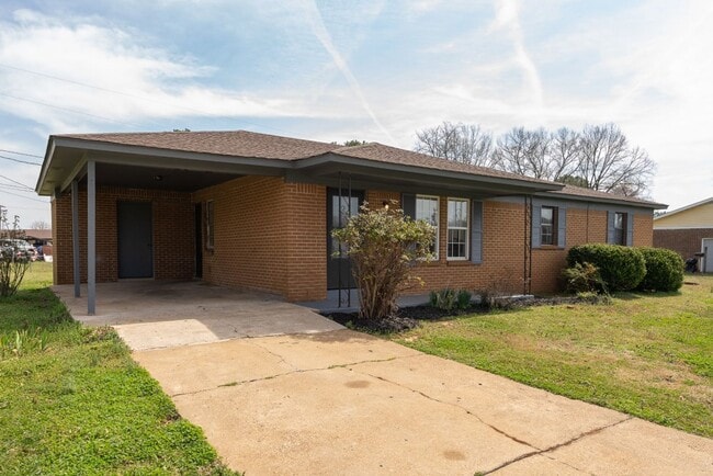 Primary Photo - Hot Listing in Athens – 4 Beds, Granite Co...