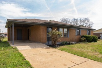 Building Photo - Hot Listing in Athens – 4 Beds, Granite Counters & More!