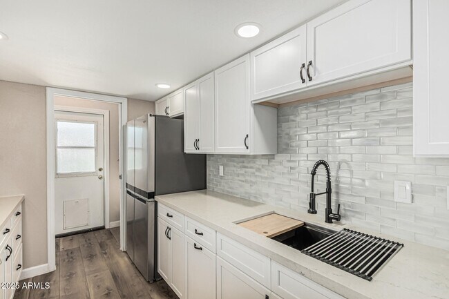 Building Photo - 10838 N 32nd Ln